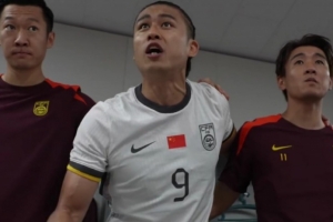 张玉宁更衣室喊话：上场了就去为身边每个队友负责，大胆展示自己