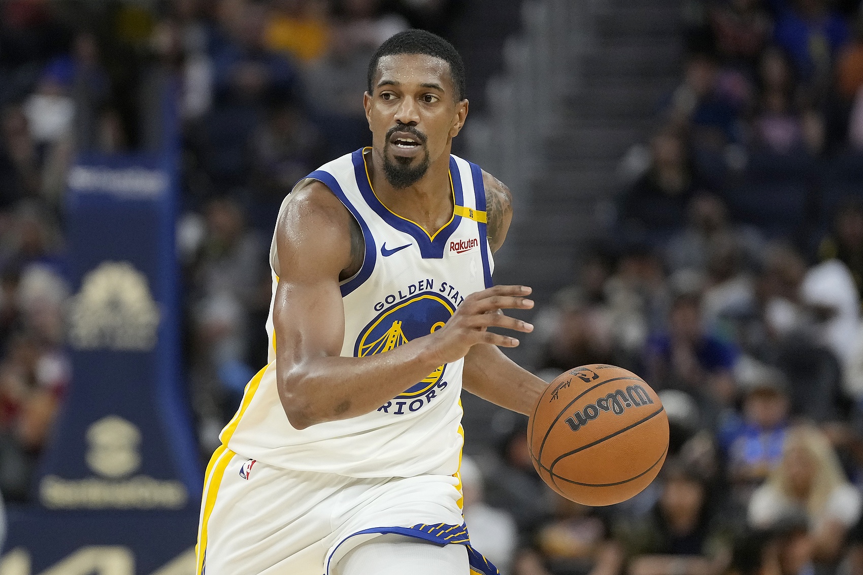 记者：希望湖人能签下梅尔顿或小佩顿 但担心他们保留空缺以避税