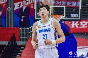 开云线上入口-高效输出！周琦半场7中6拿到14分2板1帽