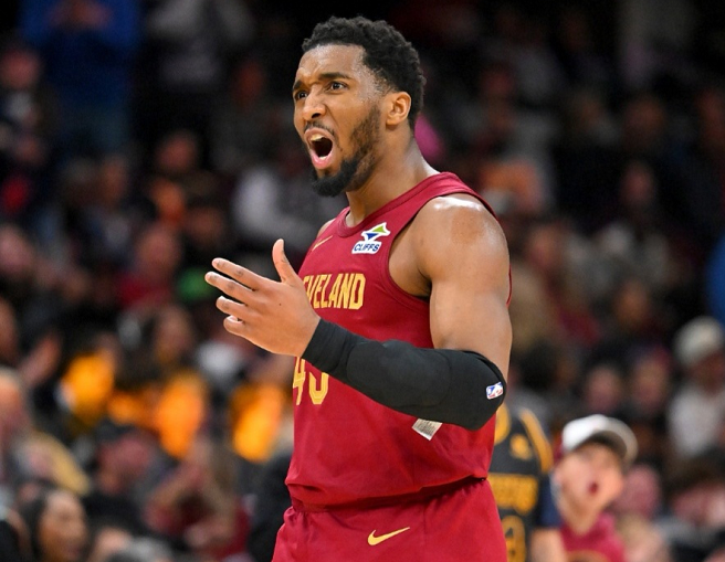 开云网站-切特30+14+5+2+4无缘今日最佳！对不起，你碰到创纪录的米切尔了